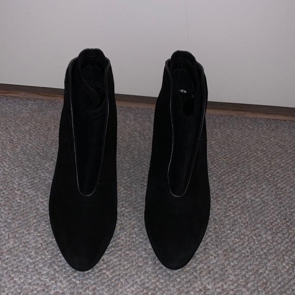 Aquatalia Black Suede Ankle Booties- great condition - Picture 2 of 4